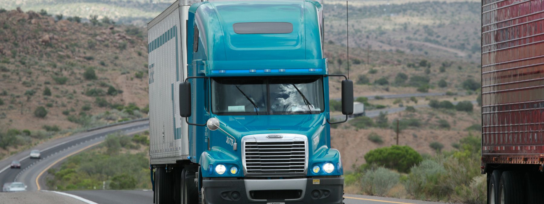 Camión de carga terrestre azul
